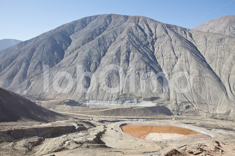 Abraumbecken der Goldverarbeitungsanlage Santa Filomena (Peru, SOTRAMI) - lobOlmo Fair-Trade-Fotoarchiv