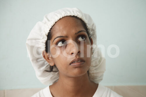 Arbeiterin in der PODIE-Gewürzfabrik (Sri Lanka, PODIE) - lobOlmo Fair-Trade-Fotoarchiv
