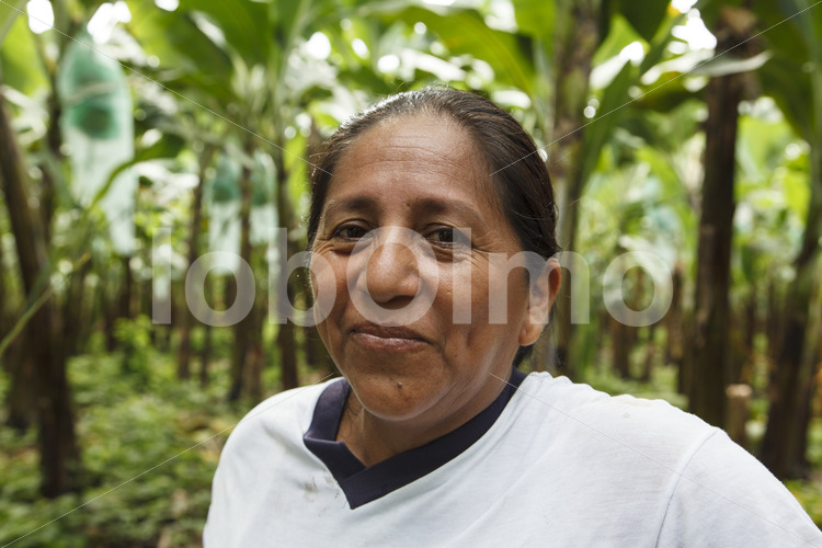 Bananenbäuerin (Ecuador, UROCAL) - lobOlmo Fair-Trade-Fotoarchiv