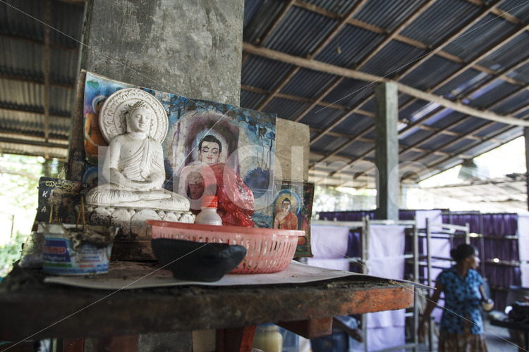 Buddhistischer Hausaltar (Sri Lanka, MAXIMUS) - lobOlmo Fair-Trade-Fotoarchiv