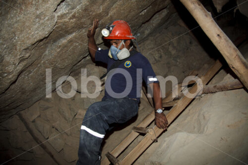 Erzabbau in der Goldmine Santa Filomena (Peru, SOTRAMI) - lobOlmo Fair-Trade-Fotoarchiv