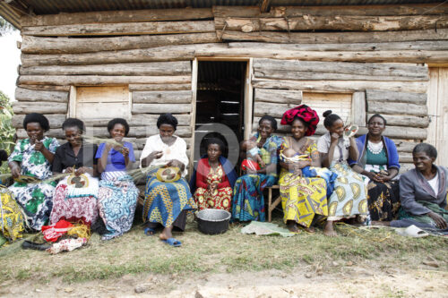 Flechten (Uganda, Bwindi Handmade) - lobOlmo Fair-Trade-Fotoarchiv