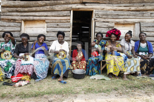 Flechten (Uganda, Bwindi Handmade) - lobOlmo Fair-Trade-Fotoarchiv