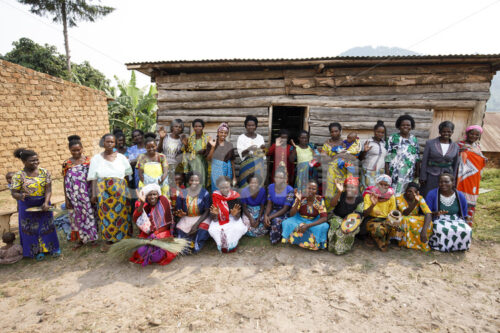 Flechterinnen (Uganda, Bwindi Handmade) - lobOlmo Fair-Trade-Fotoarchiv