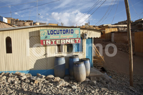 Internetcafe im Goldgräberdorf Santa Filomena (Peru, SOTRAMI) - lobOlmo Fair-Trade-Fotoarchiv