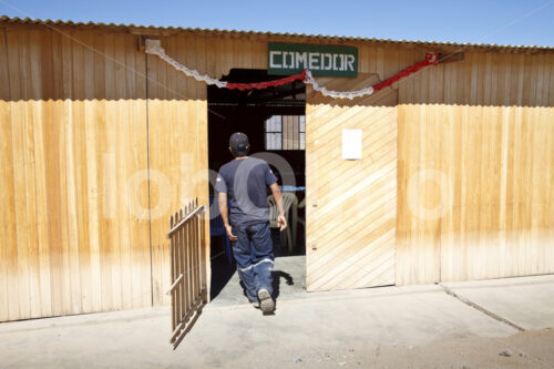 Kantine im Goldgräberdorf Santa Filomena (Peru, SOTRAMI) - lobOlmo Fair-Trade-Fotoarchiv