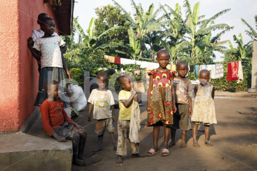 Kinder im Vanilledorf Kanyamukale (Uganda, RFCU) - lobOlmo Fair-Trade-Fotoarchiv