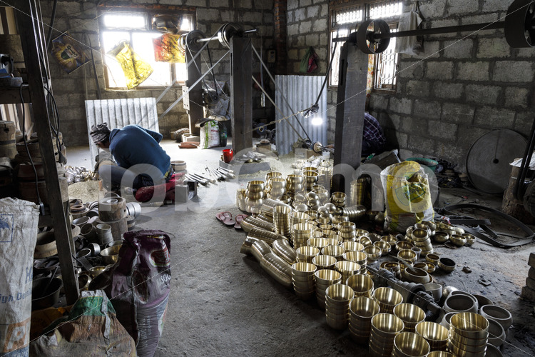 Klangschalen-Werkstatt (Nepal, Mahaguthi, Manushi) - lobOlmo Fair-Trade-Fotoarchiv
