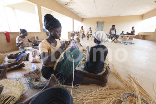 Korbflechten (Ghana, TradeAID) - lobOlmo Fair-Trade-Fotoarchiv