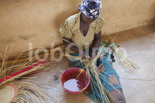 Korbflechten (Ghana, TradeAID) - lobOlmo Fair-Trade-Fotoarchiv