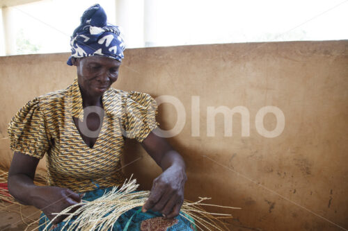 Korbflechten (Ghana, TradeAID) - lobOlmo Fair-Trade-Fotoarchiv