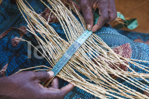 Korbflechten (Ghana, TradeAID) - lobOlmo Fair-Trade-Fotoarchiv