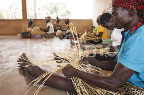 Korbflechten (Ghana, TradeAID) - lobOlmo Fair-Trade-Fotoarchiv