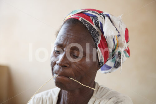 Korbflechten (Ghana, TradeAID) - lobOlmo Fair-Trade-Fotoarchiv