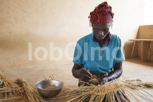 Korbflechten (Ghana, TradeAID) - lobOlmo Fair-Trade-Fotoarchiv