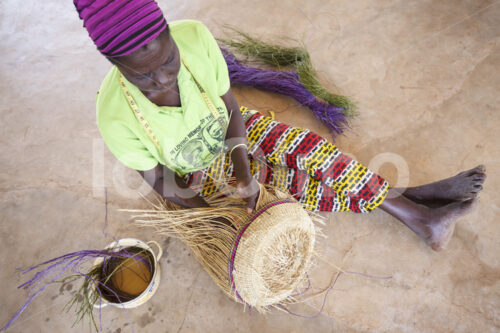 Korbflechten (Ghana, TradeAID) - lobOlmo Fair-Trade-Fotoarchiv