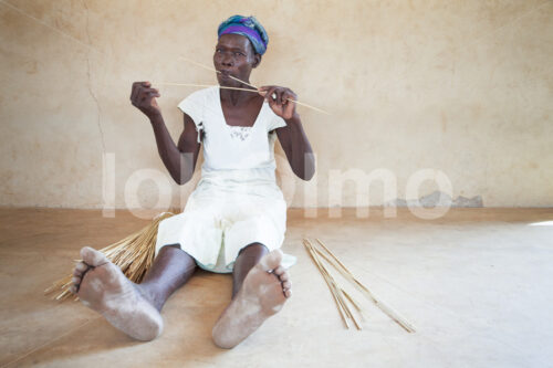 Korbflechten (Ghana, TradeAID) - lobOlmo Fair-Trade-Fotoarchiv