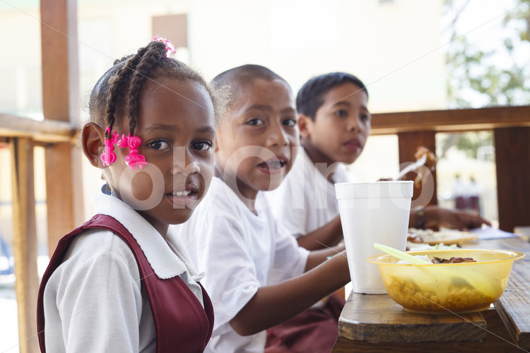 Mit Fair-Trade-Prämie finanzierte Schulspeisung (Belize, BSCFA) - lobOlmo Fair-Trade-Fotoarchiv