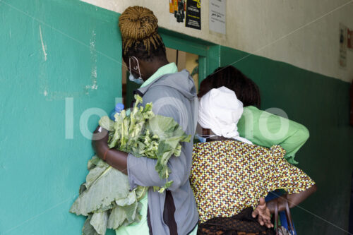 Mit Fair-Trade-Prämie finanzierter Laden (Kenia, Panda Flowers) - lobOlmo Fair-Trade-Fotoarchiv