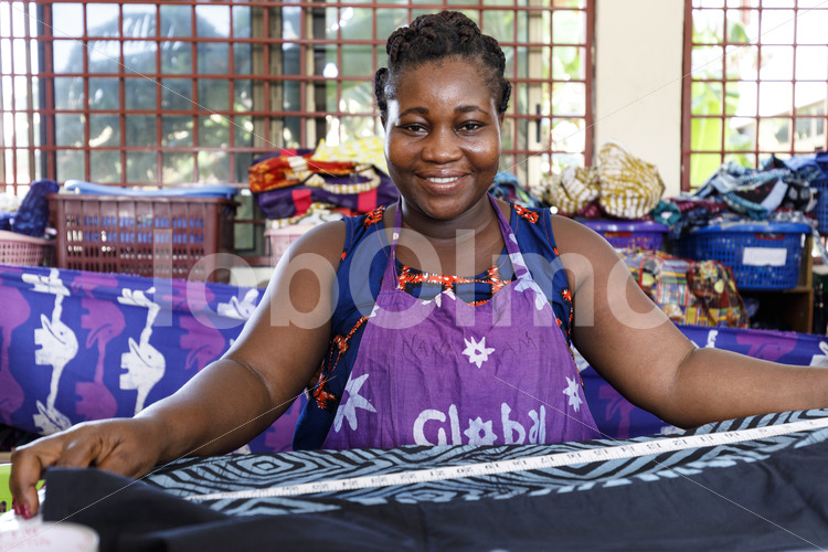 Nähen (Ghana, Global Mamas) - lobOlmo Fair-Trade-Fotoarchiv