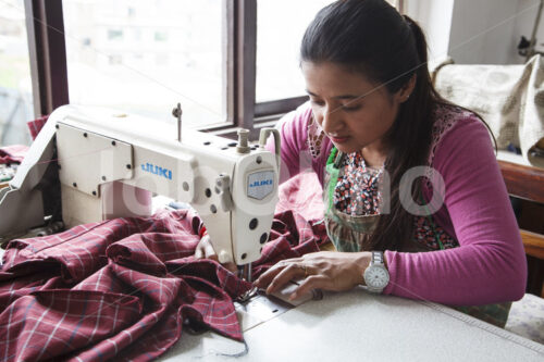 Nähen (Nepal, Mahaguthi) - lobOlmo Fair-Trade-Fotoarchiv
