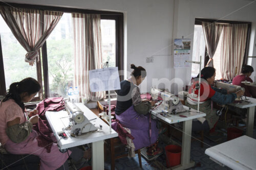 Nähen (Nepal, Mahaguthi) - lobOlmo Fair-Trade-Fotoarchiv