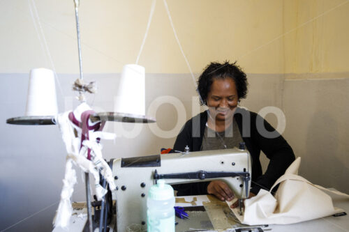 Nähen (Südafrika, Township) - lobOlmo Fair-Trade-Fotoarchiv