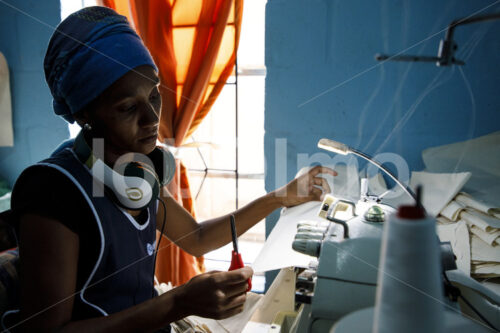 Nähen (Südafrika, Township) - lobOlmo Fair-Trade-Fotoarchiv