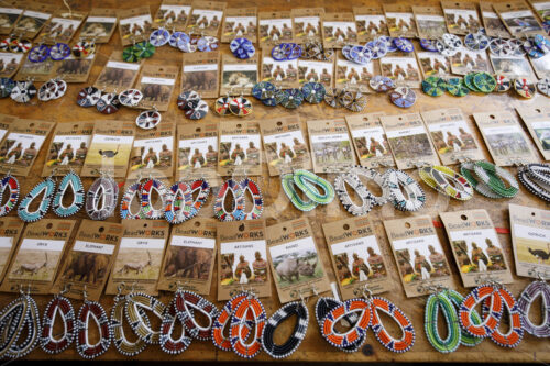 Perlenschmuck (Kenia, BeadWORKS) - lobOlmo Fair-Trade-Fotoarchiv
