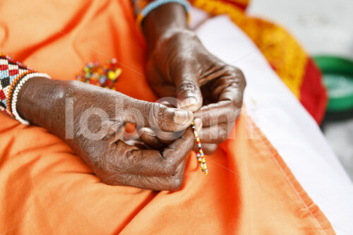 Perlenweben (Kenia, Maasai Brand) - lobOlmo Fair-Trade-Fotoarchiv