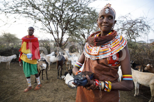 Perlenweberinnen (Kenia, BeadWORKS) - lobOlmo Fair-Trade-Fotoarchiv