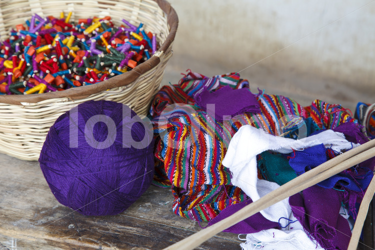 Rohmaterial für Sorgenpüppchen (Guatemala, Pop Atziaq) - lobOlmo Fair-Trade-Fotoarchiv