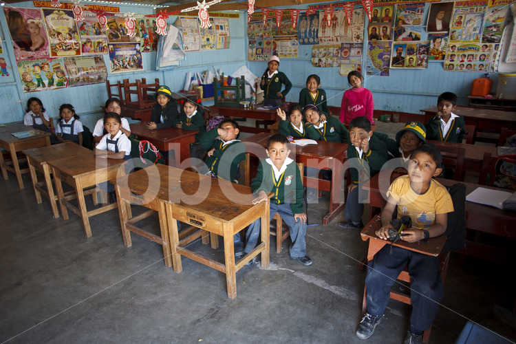 Schule im Goldgräberdorf Santa Filomena (Peru, SOTRAMI) - lobOlmo Fair-Trade-Fotoarchiv