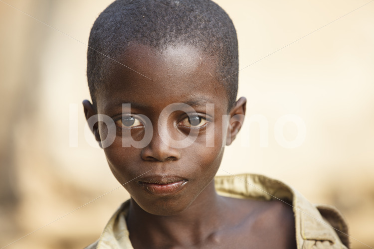 Sohn einer Korbflechterinnenfamilie (Ghana, TradeAID) - lobOlmo Fair-Trade-Fotoarchiv