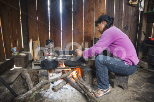 Traditionelle Zubereitung von Kaffee (Peru, COCLA) - lobOlmo Fair-Trade-Fotoarchiv