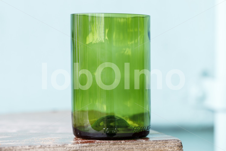 Upcycling-Trinkglas (Tansania, CHAKO) - lobOlmo Fair-Trade-Fotoarchiv