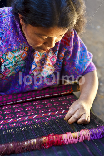 Weben (Guatemala, Pop Atziaq) - lobOlmo Fair-Trade-Fotoarchiv