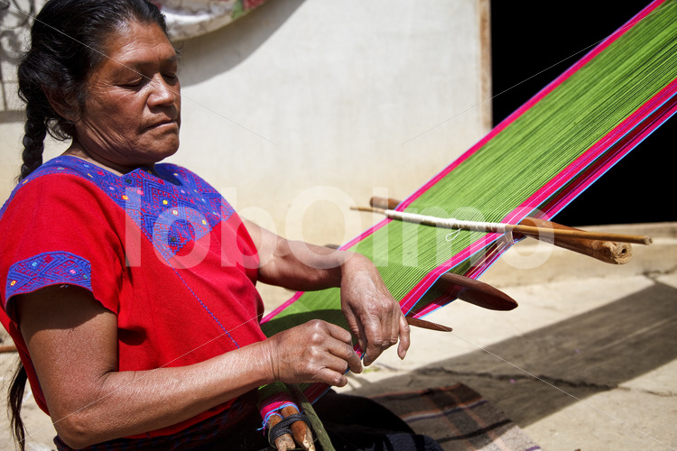 Weben (Mexiko, Mujeres de Maiz) - lobOlmo Fair-Trade-Fotoarchiv