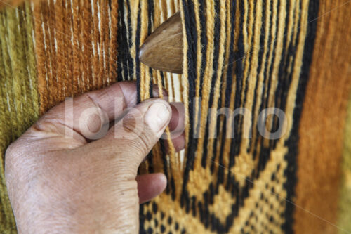 Weben mit Schafwolle (Chile, Chol-Chol) - lobOlmo Fair-Trade-Fotoarchiv