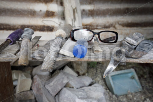 Werkzeug und Brille (Kenia, Undugu) - lobOlmo Fair-Trade-Fotoarchiv