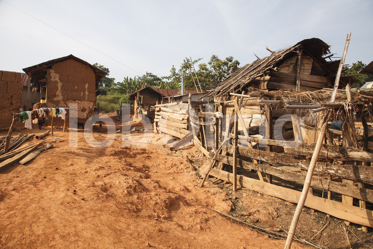 Wohnhaus einer Kakaobauernfamilie (Ghana, Kuapa Kokoo) - lobOlmo Fair-Trade-Fotoarchiv