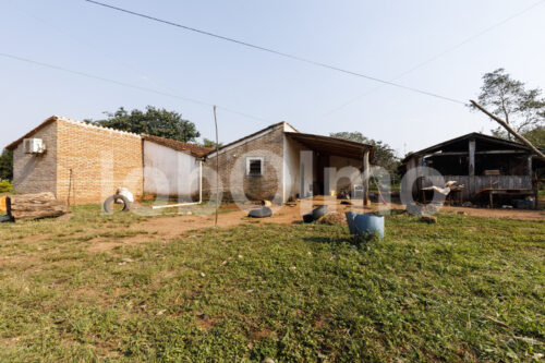 Wohnhaus einer Zuckerrohrbauernfamilie (Paraguay, Manduvira) - lobOlmo Fair-Trade-Fotoarchiv
