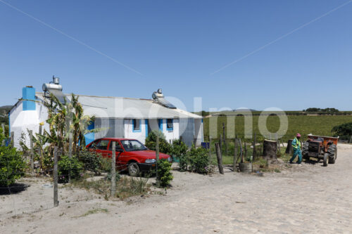 Wohnhaus von Weingut-Angestellten (Südafrika, Koopmanskloof) - lobOlmo Fair-Trade-Fotoarchiv