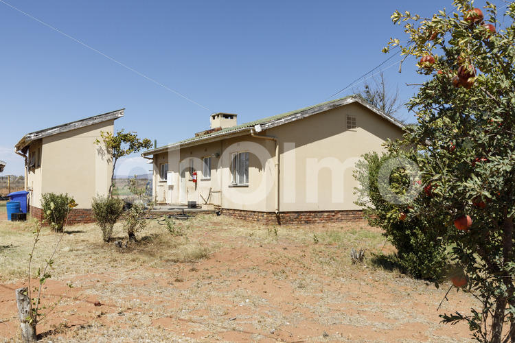 Wohnhaus von Weingut-Angestellten (Südafrika, Stellar Organics) - lobOlmo Fair-Trade-Fotoarchiv