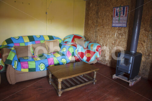Wohnzimmer einer Weberin (Chile, Chol-Chol) - lobOlmo Fair-Trade-Fotoarchiv